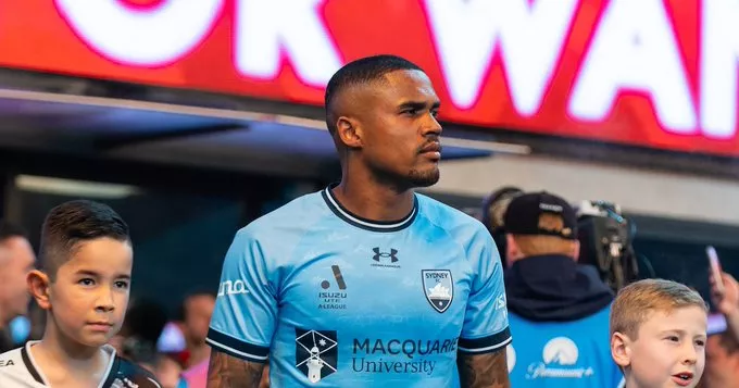 Doulgas-Costa Sport no mercado