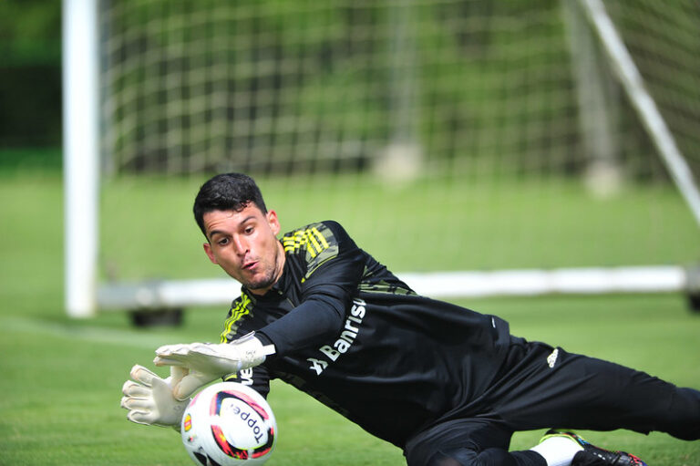 Sport busca goleiro