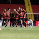 Sport vence o Retrô