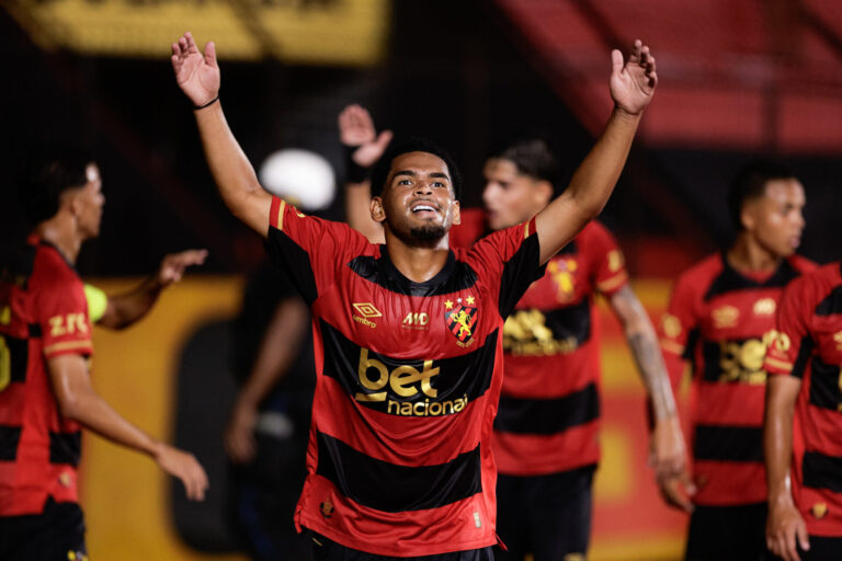 Sport vence o Retrô