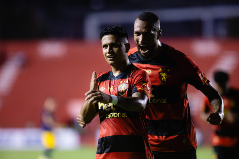 Sport vence o Retrô