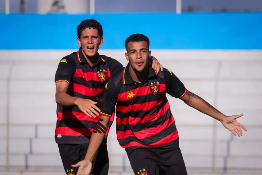 Hat-trick de Arthur Maron garante empate do Sport Sub-20 em jogo de seis gols